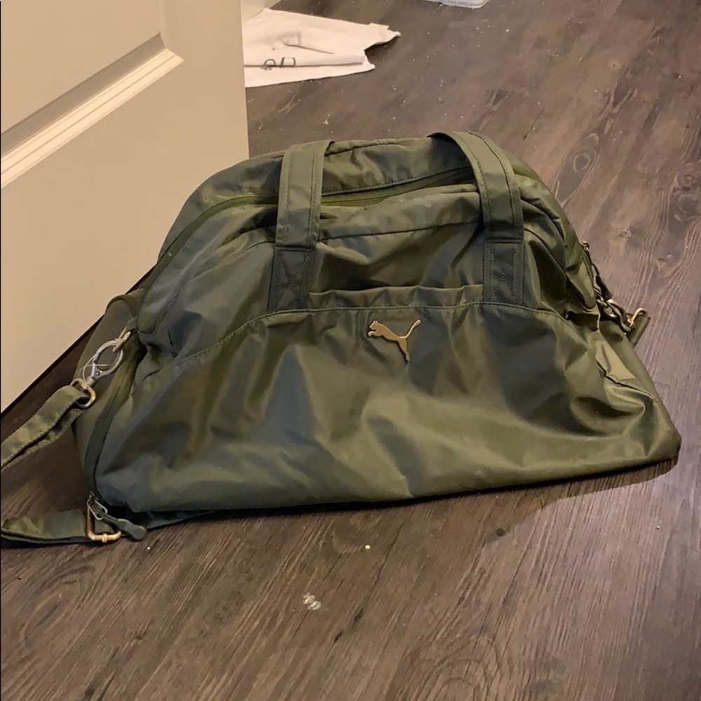 Puma gym bag hunter green and gold appliqué